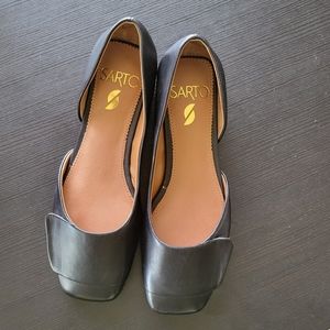 Sarto Tracy leather flats. Size 5M NWOT